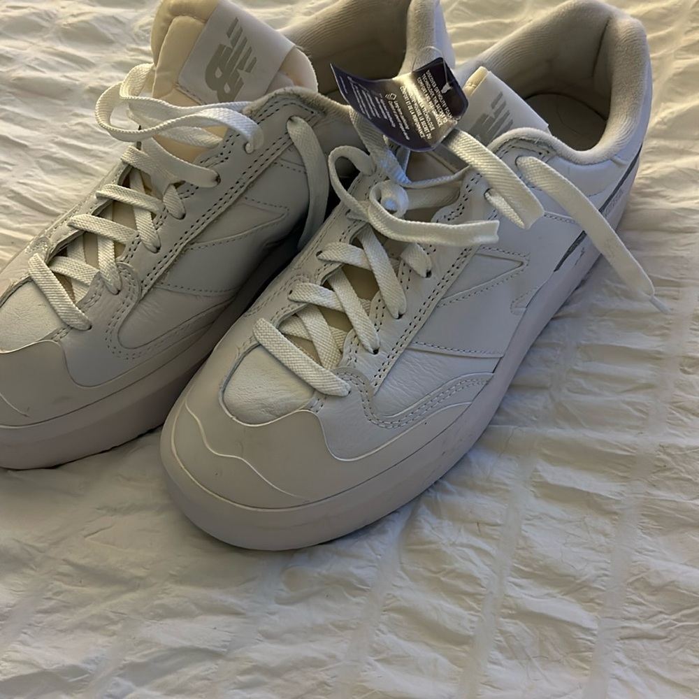 New never worn new balance CT302
White 
Women’s 9.5
Men’s 8